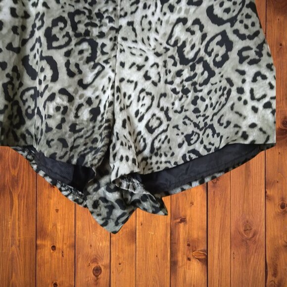 Love & Love Women's Small Zip Back Lined Cheetah Print Shorts Dressy Feminine - Picture 3 of 4